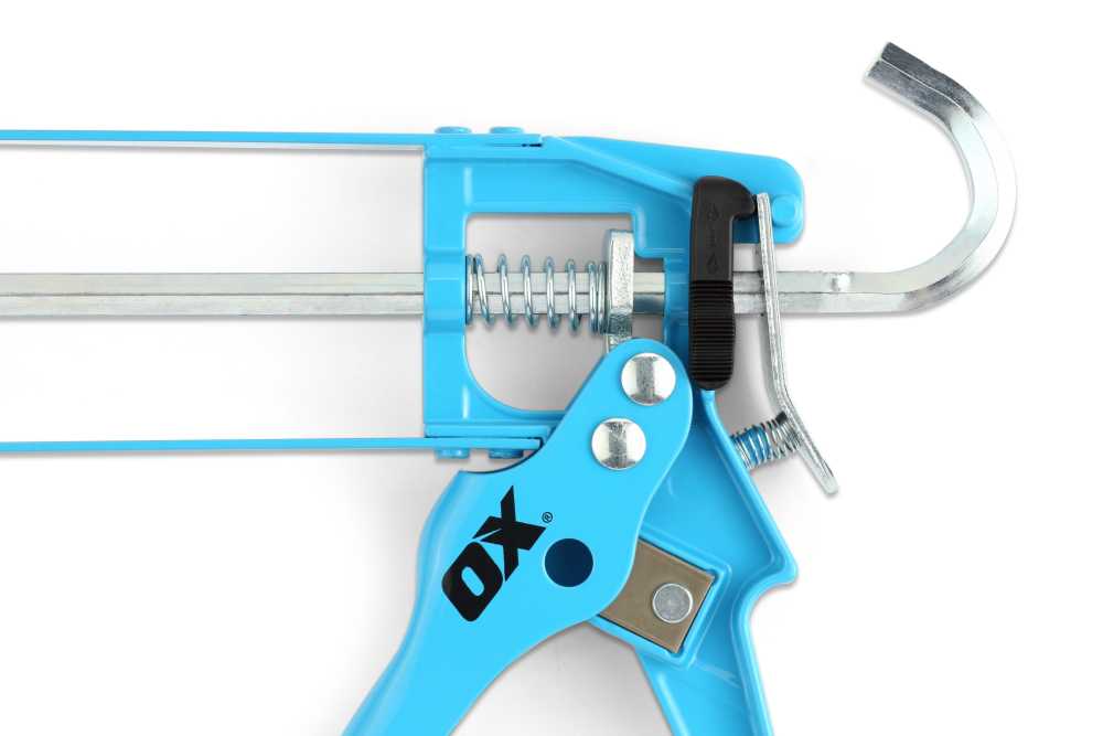 10-Ounce Skeleton Caulk Gun | 10:1 Thrust Ratio